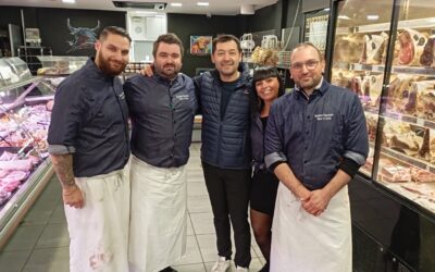 LE CAPITAINE DE L&rsquo;EQUIPE DE FRANCE CHAMPIONNE DU MONDE 2025 EN VISITE A LA BOUCHERIE OLIVIER ET KEVIN.